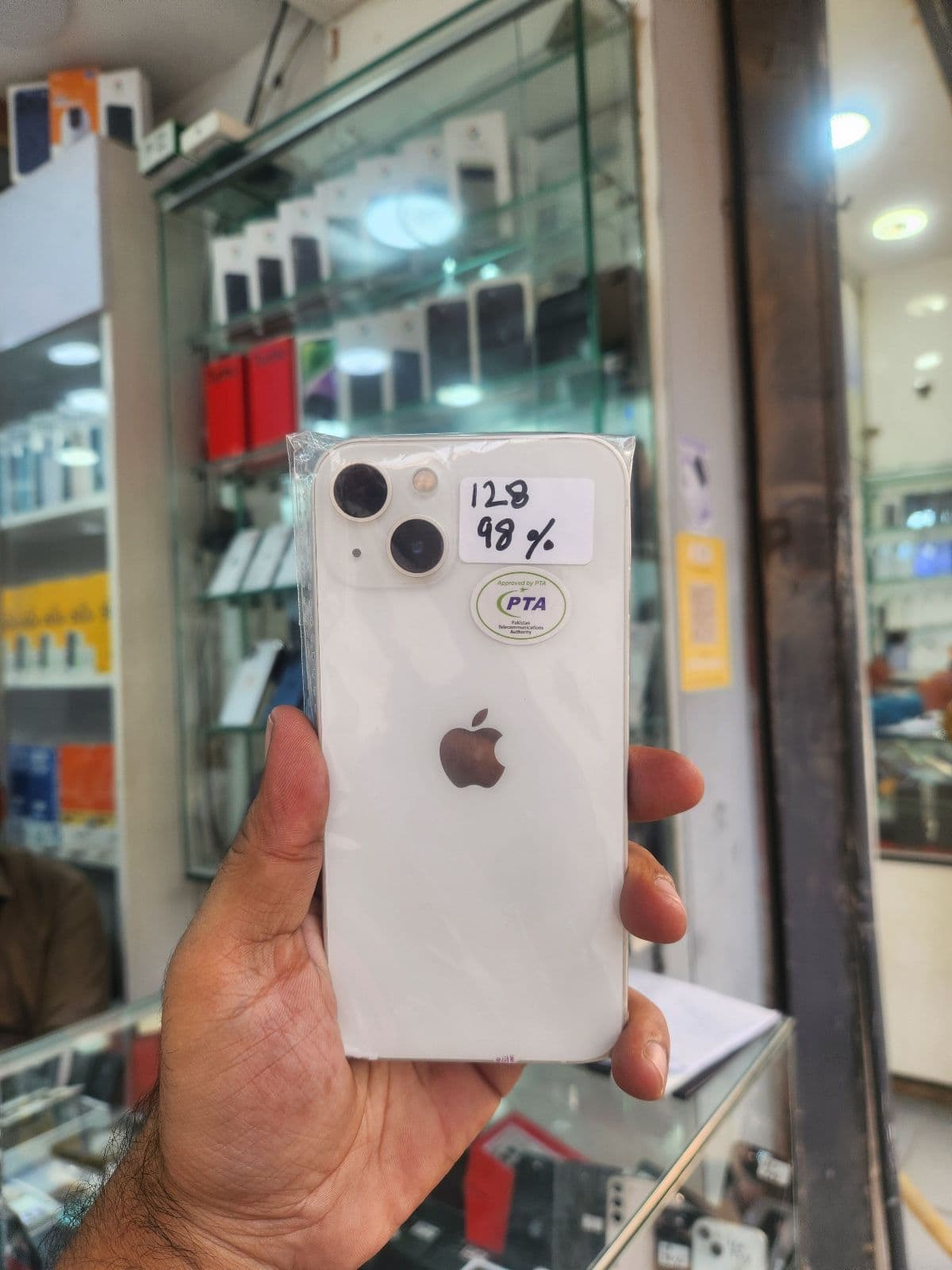 iPhone 13 · 128GB