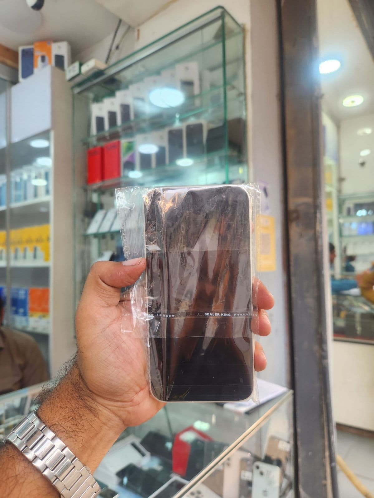 Apple iPhone 13 128GB in Starlight — photo 2