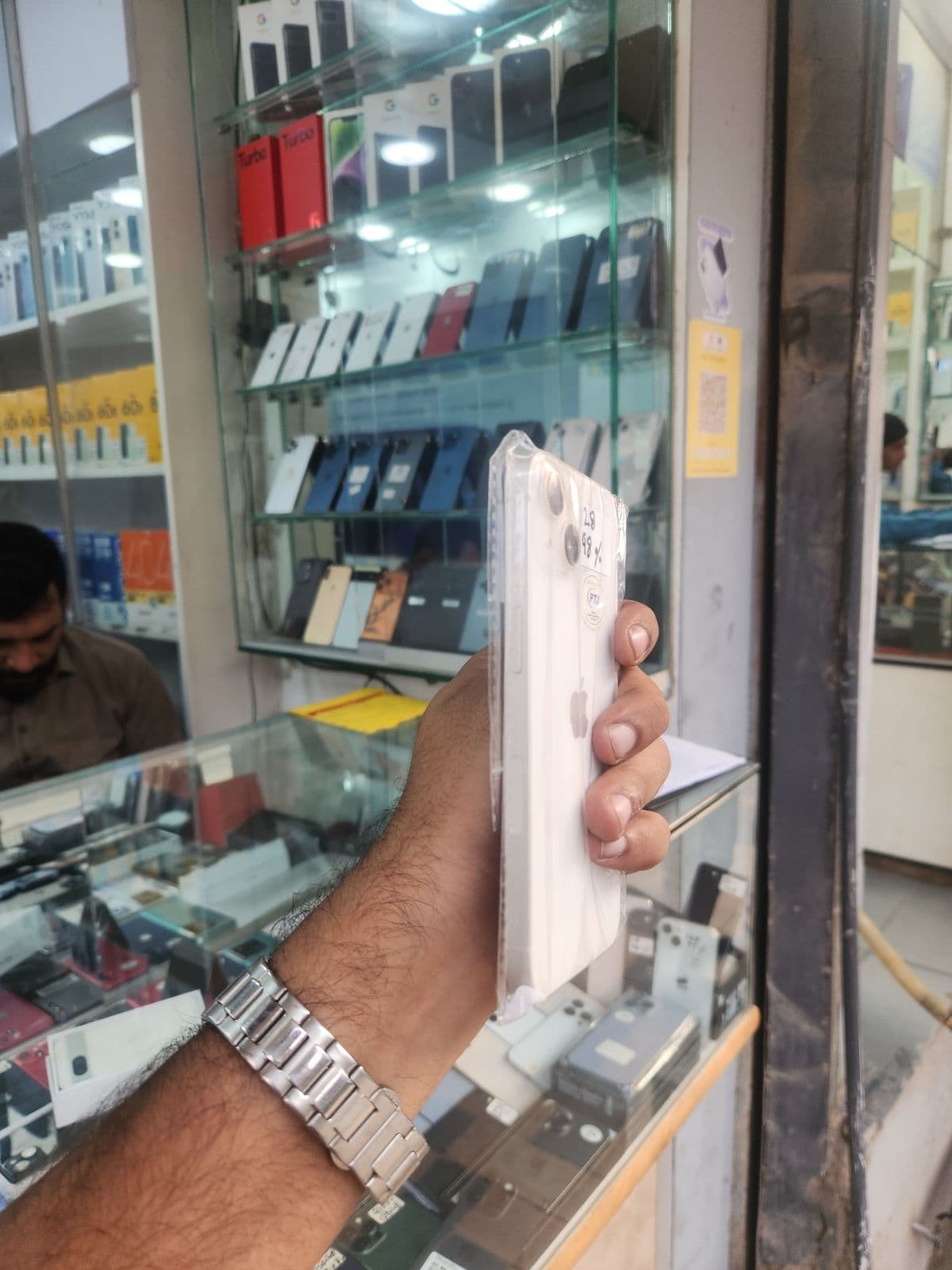 Apple iPhone 13 128GB in Starlight — photo 3