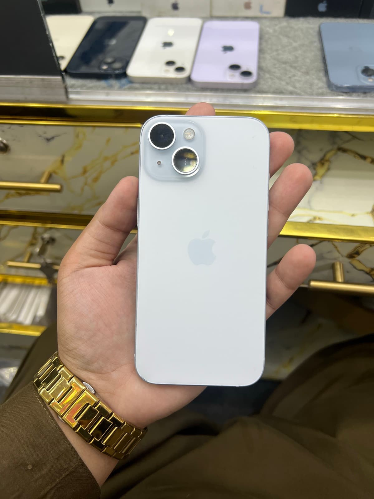 iPhone 15 · 128GB