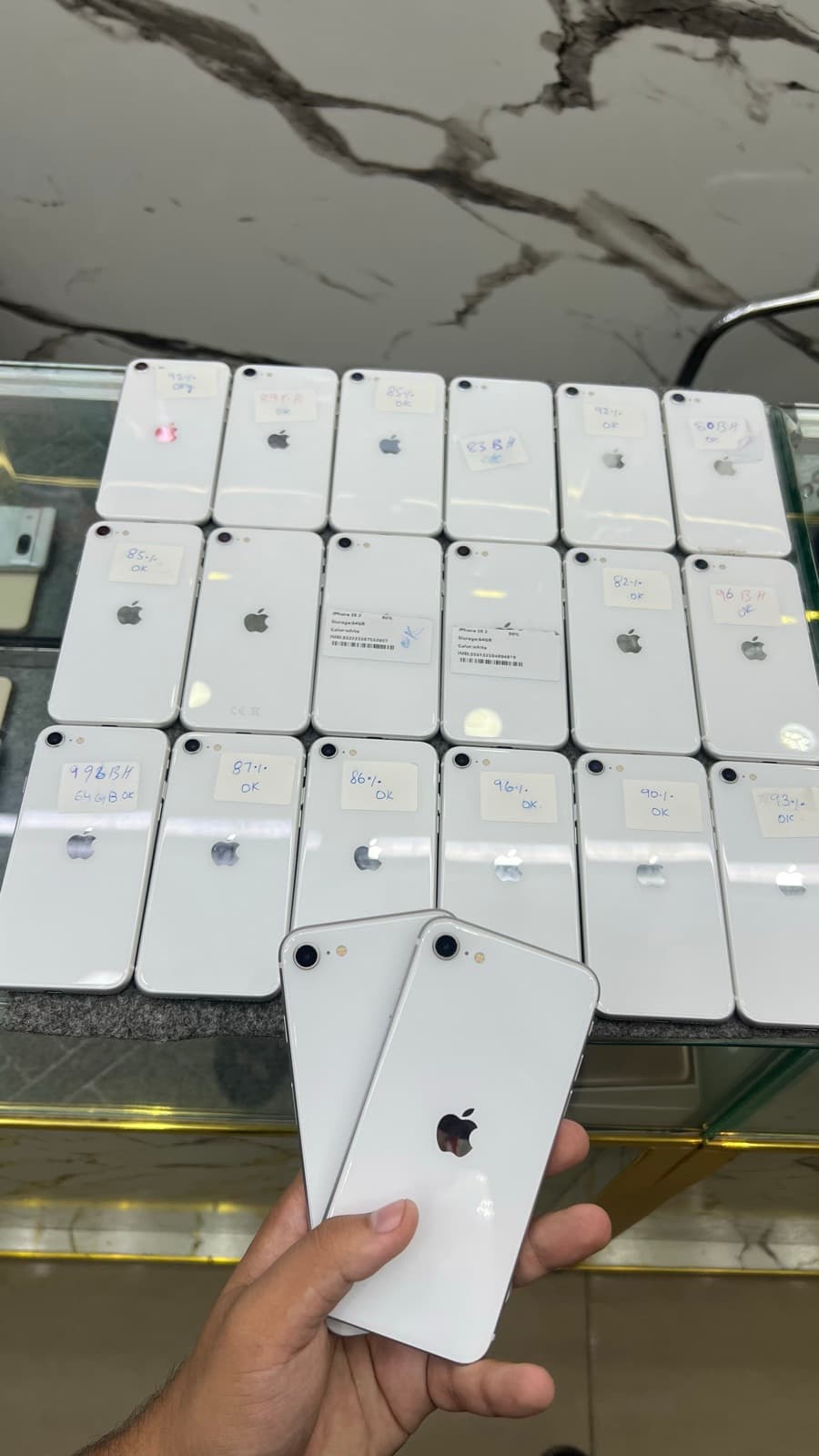 iPhone SE (2020) · 64GB