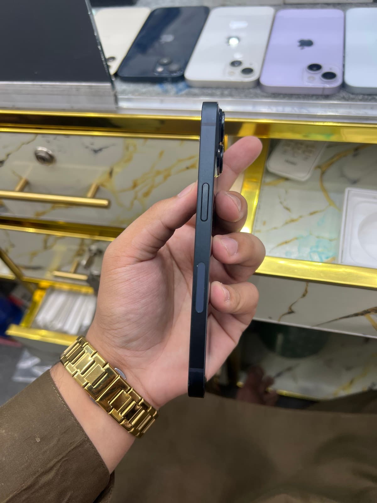 Apple iPhone 14 128GB in Midnight — photo 3