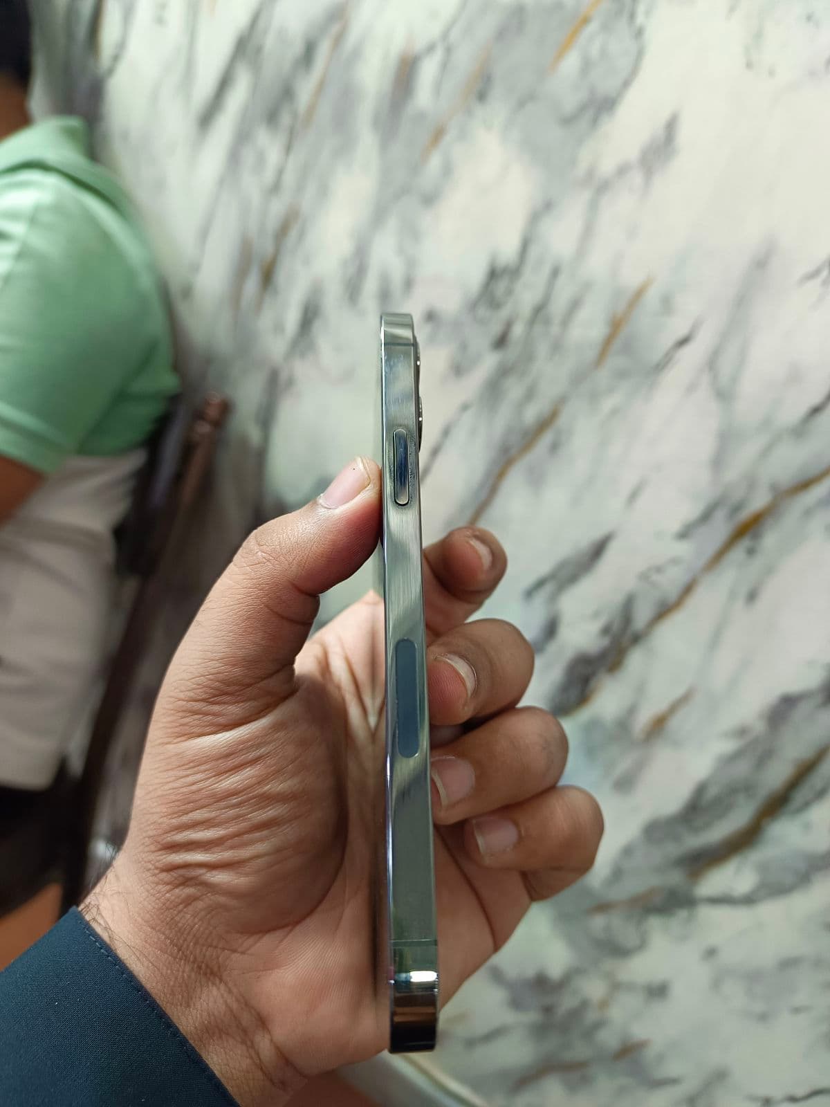Apple iPhone 12 Pro 128GB in Graphite — photo 2