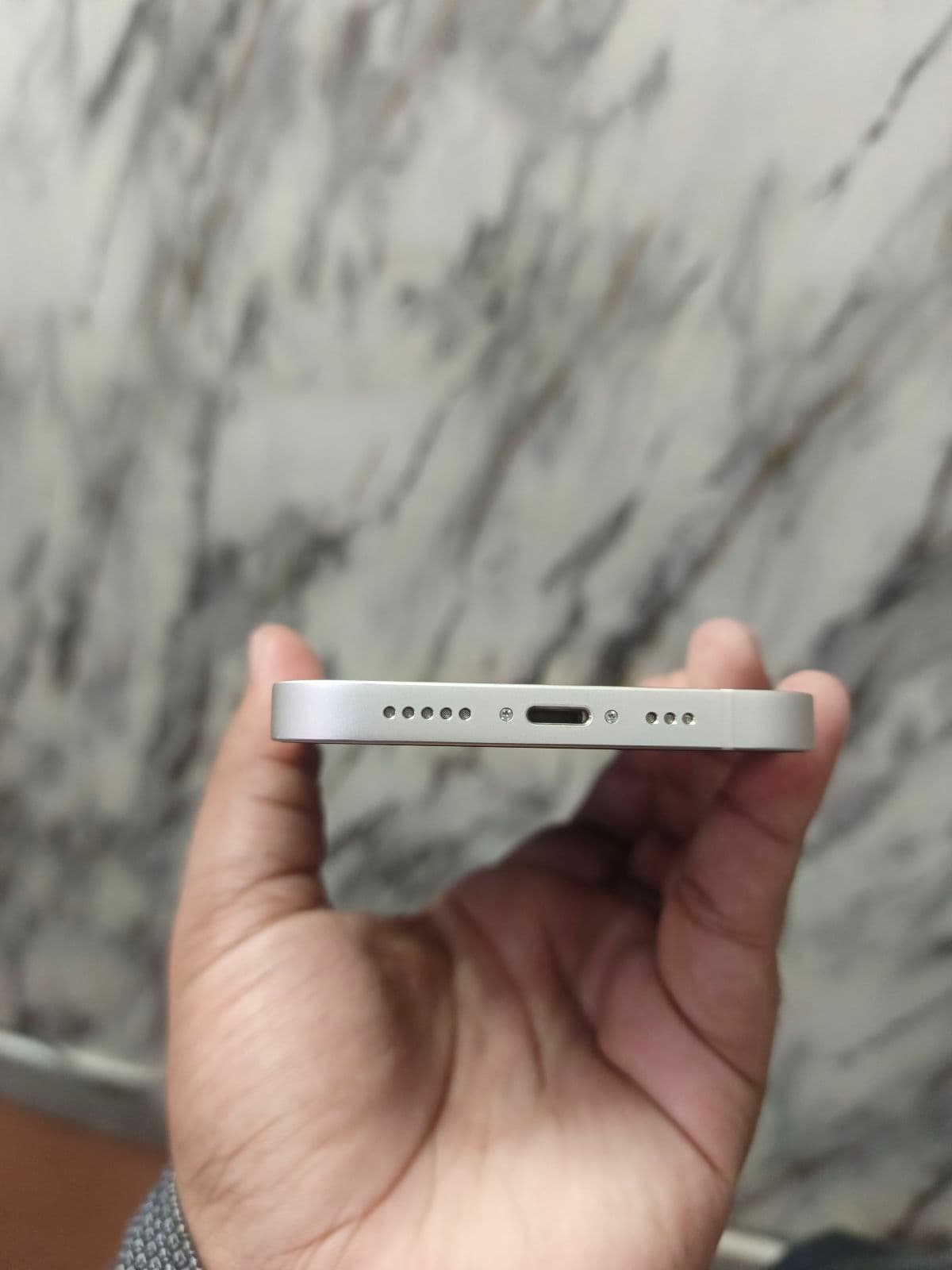 Apple iPhone 13 128GB in Starlight — photo 4