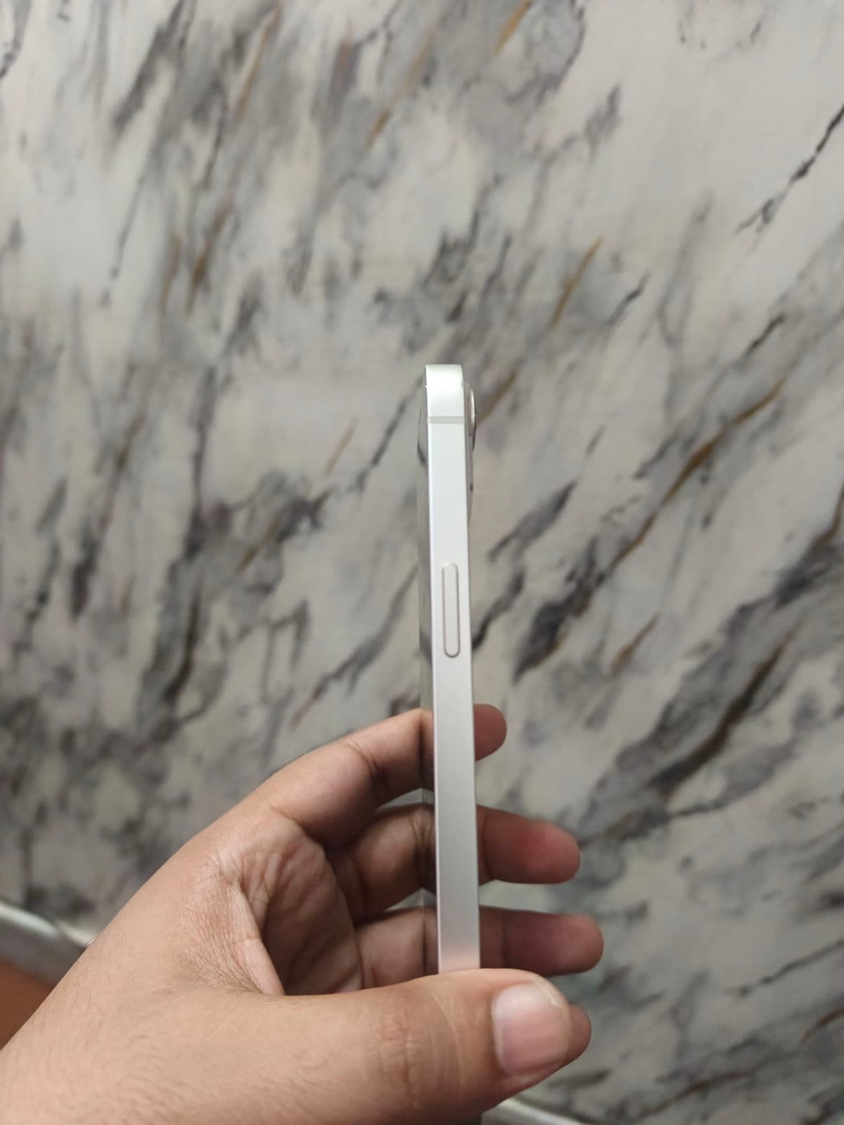 Apple iPhone 13 128GB in Starlight — photo 5