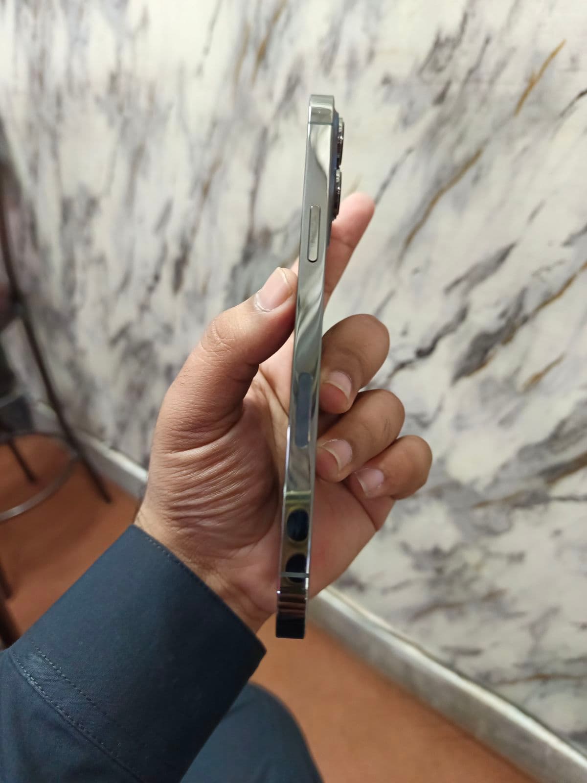Apple iPhone 13 Pro Max 128GB in Graphite — photo 2