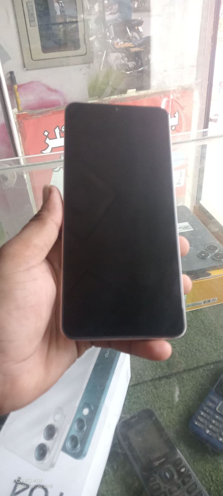 Vivo Y04 4GB / 64GB in Titanium Gold — photo 3