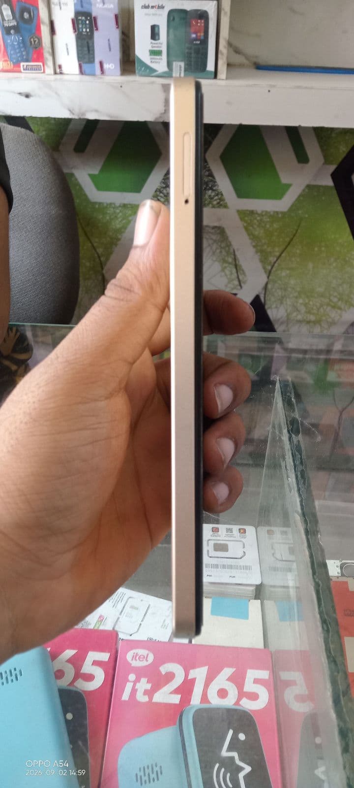 Infinix Smart 8 4GB / 64GB in Shiny Gold — photo 3