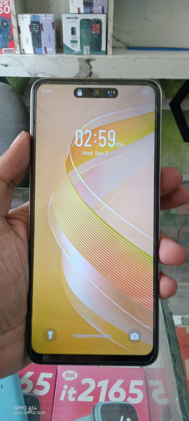 Infinix Smart 8 4GB / 64GB in Shiny Gold — photo 2