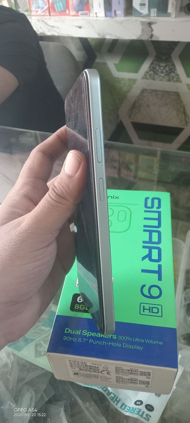 Infinix Smart 9 HD 4GB / 64GB in Mint Green — photo 4