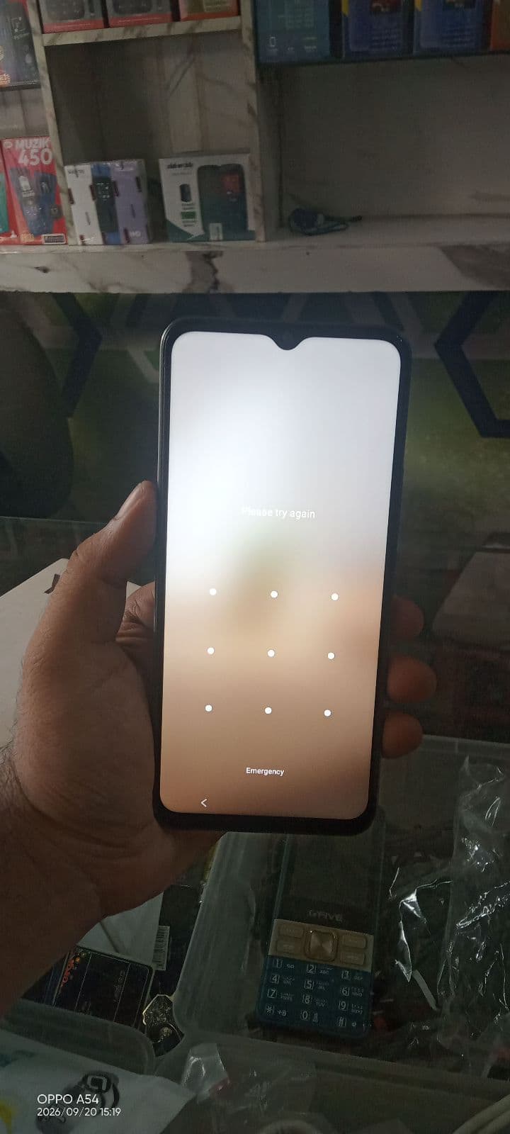 Vivo Y17s 4GB / 128GB in Forest Green — photo 2