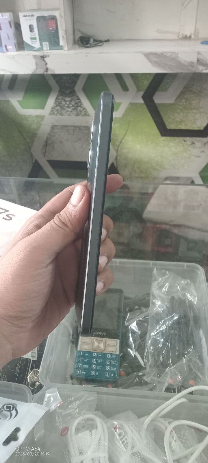 Vivo Y17s 4GB / 128GB in Forest Green — photo 3