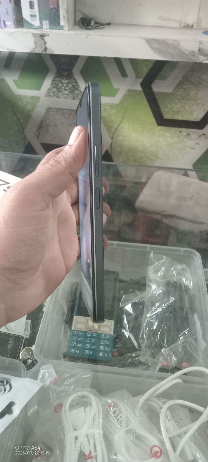 Vivo Y17s 4GB / 128GB in Forest Green — photo 4