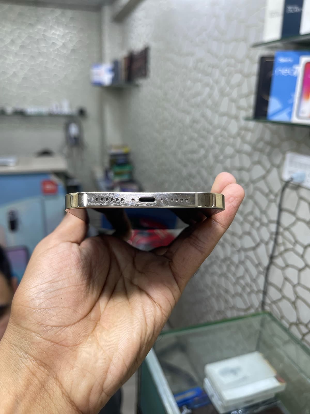 Apple iPhone 13 Pro 128GB in Gold — photo 3