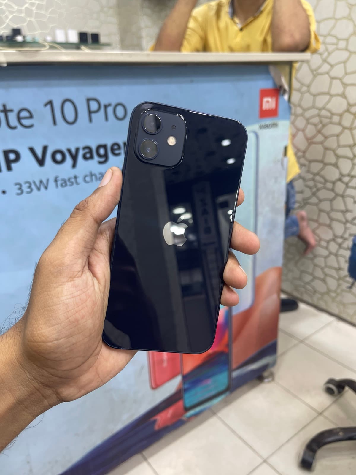 iPhone 12 · 64GB