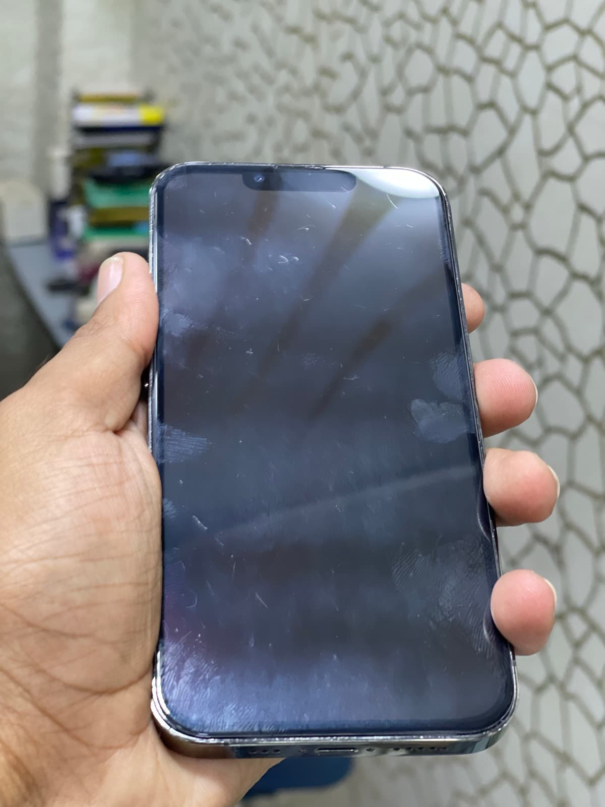 Apple iPhone 13 Pro 128GB in Graphite — photo 2