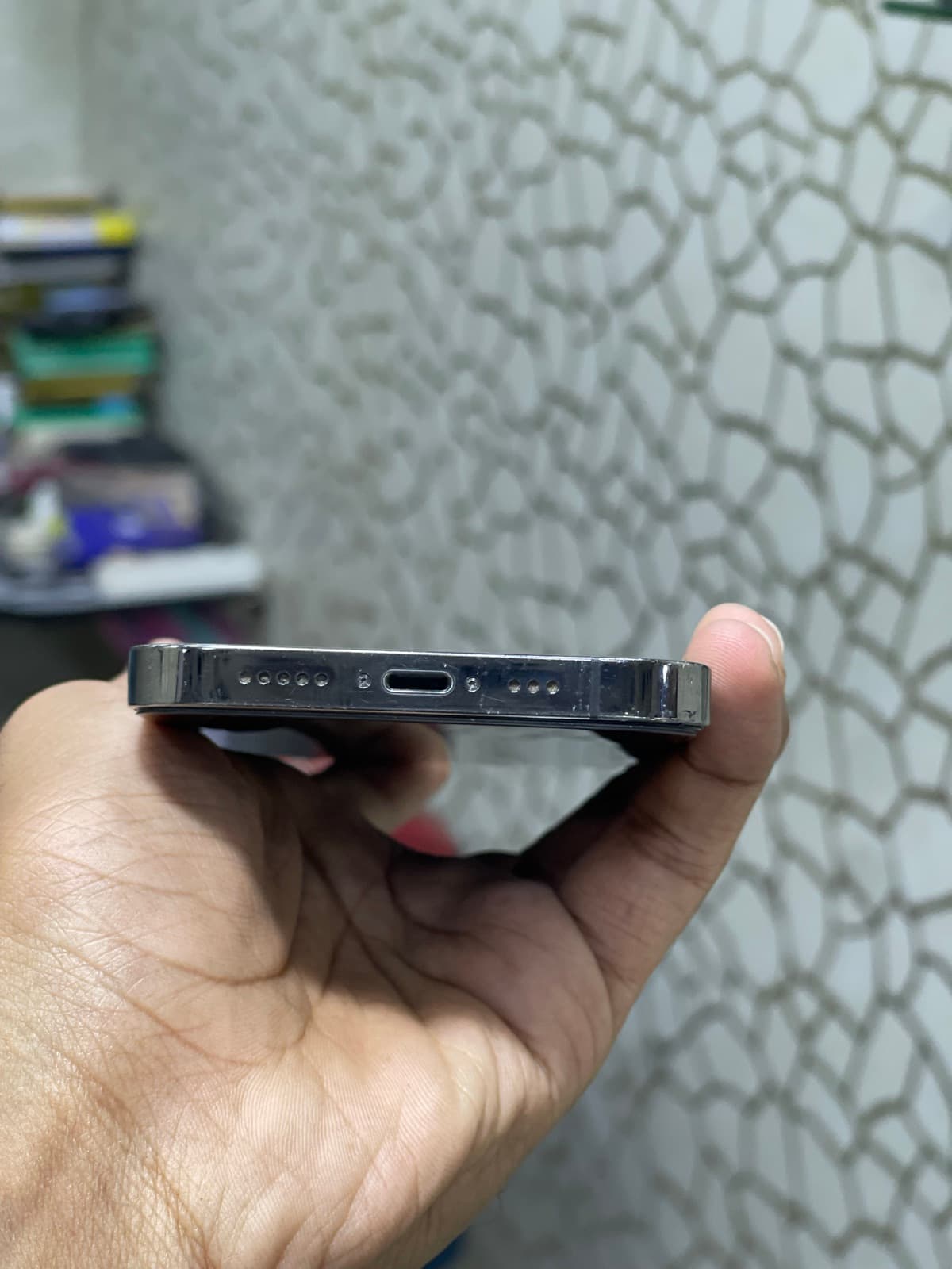 Apple iPhone 13 Pro 128GB in Graphite — photo 3