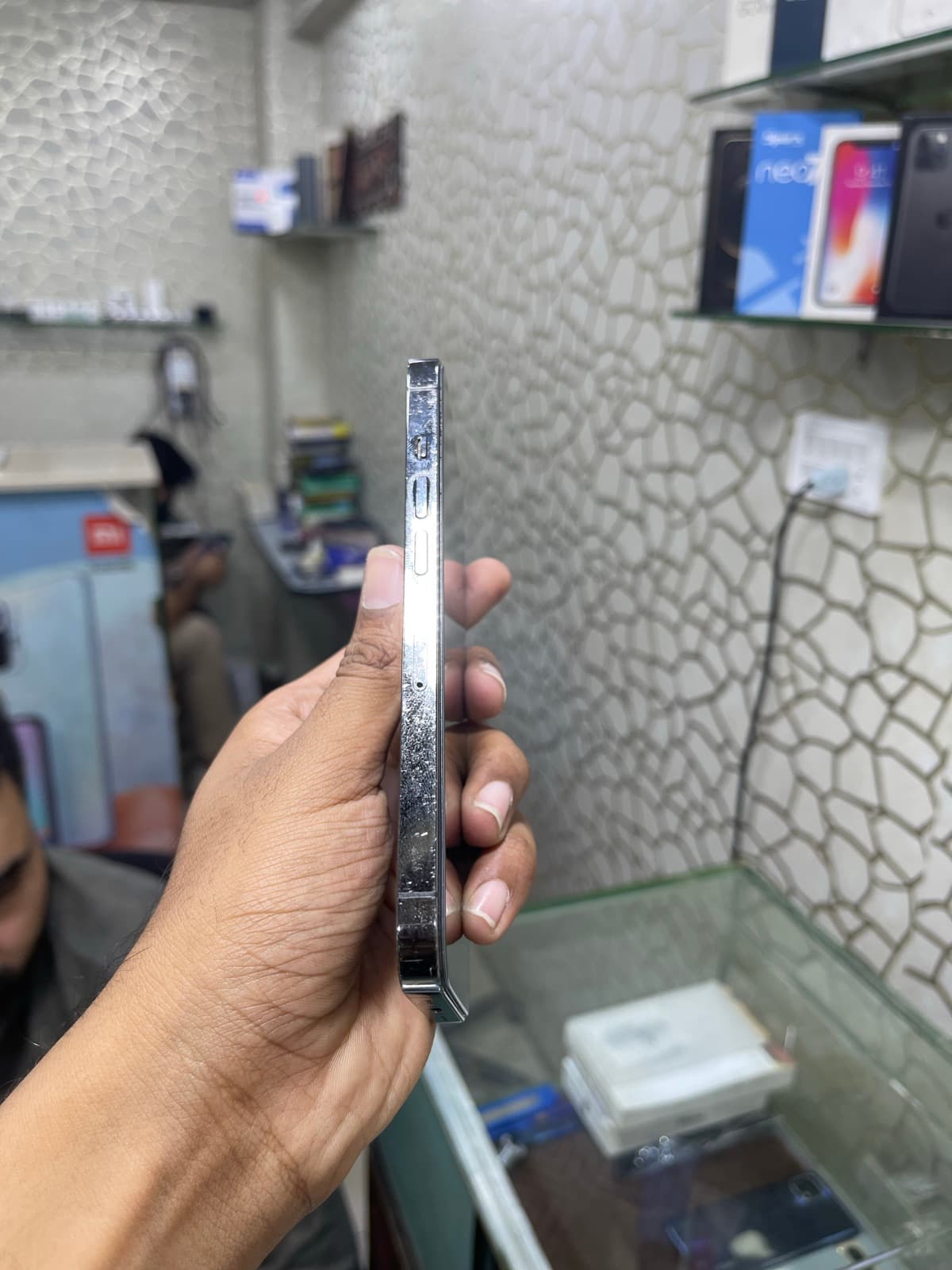 Apple iPhone 13 Pro 128GB in Graphite — photo 4
