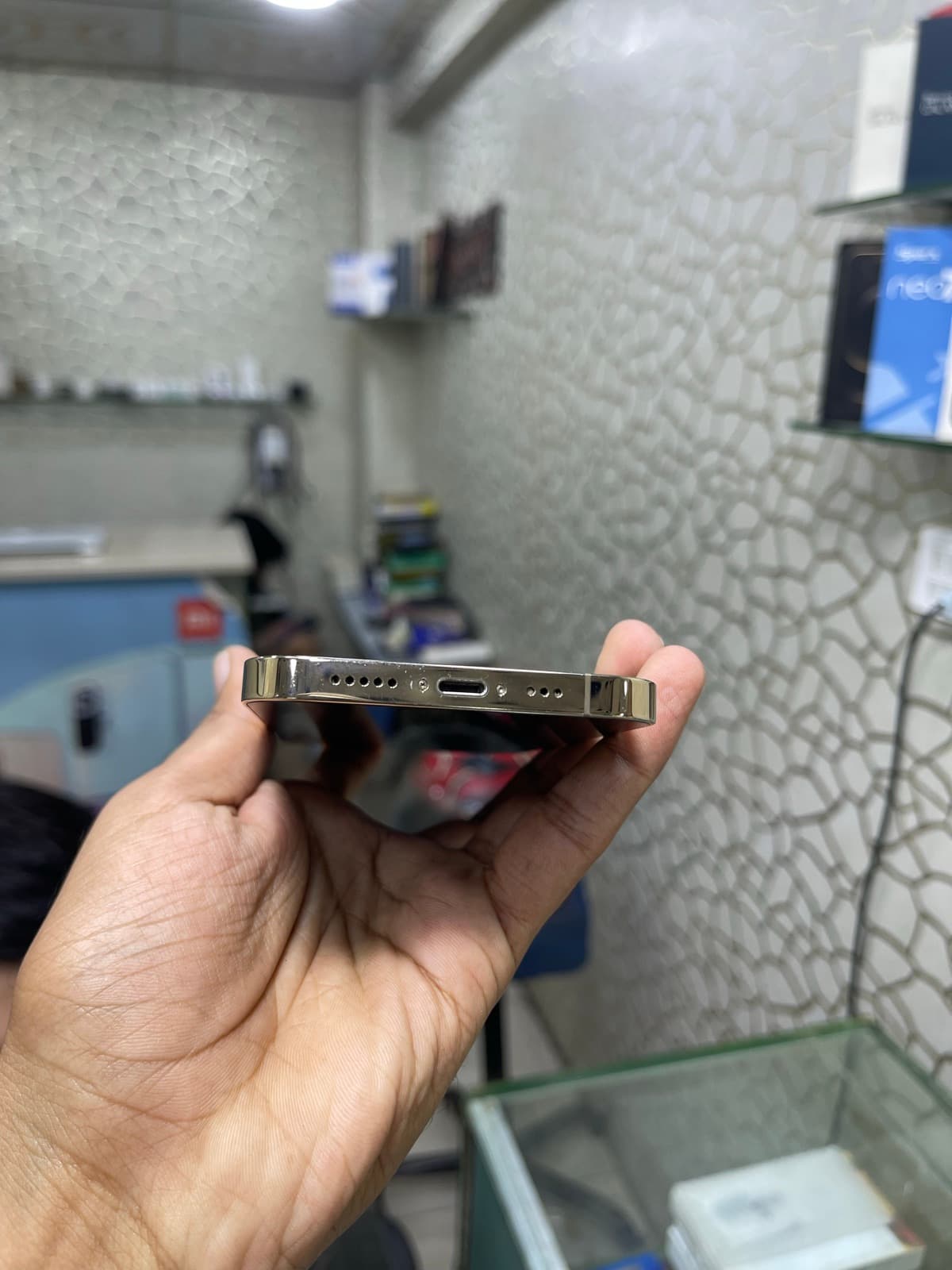 Apple iPhone 12 Pro 512GB in Gold — photo 3