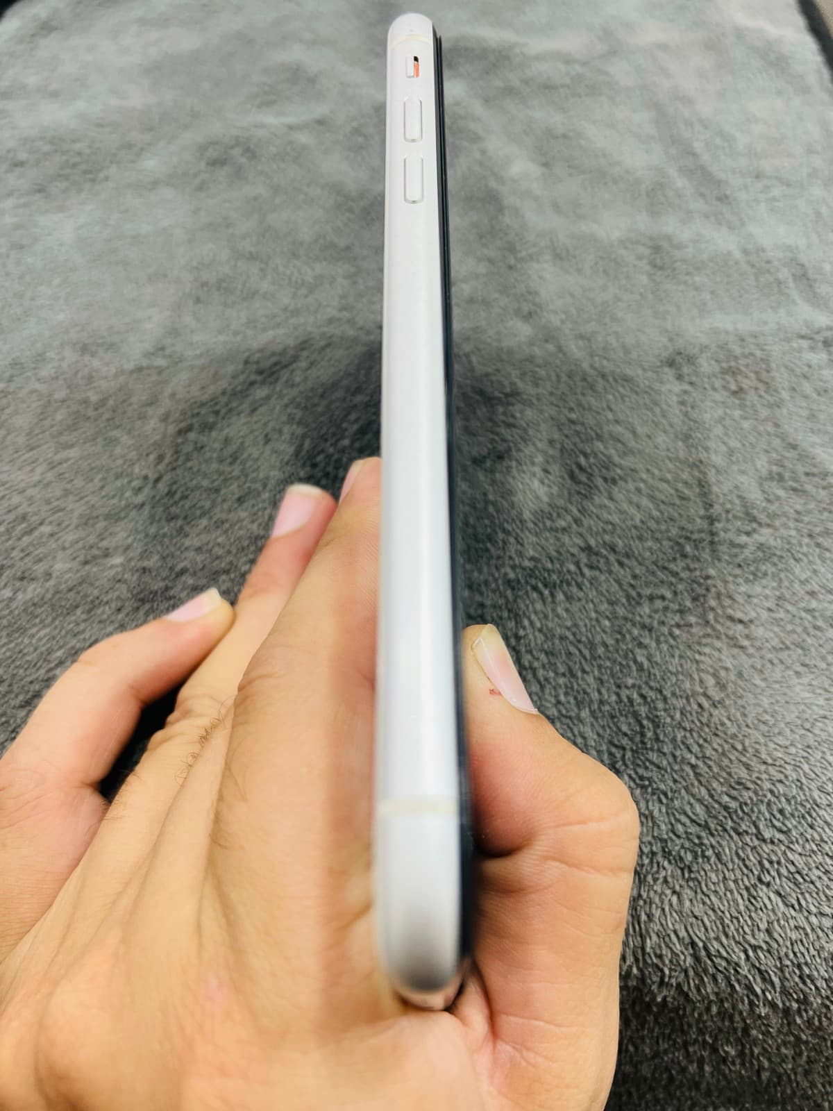 Apple iPhone XR 64GB in White — photo 2