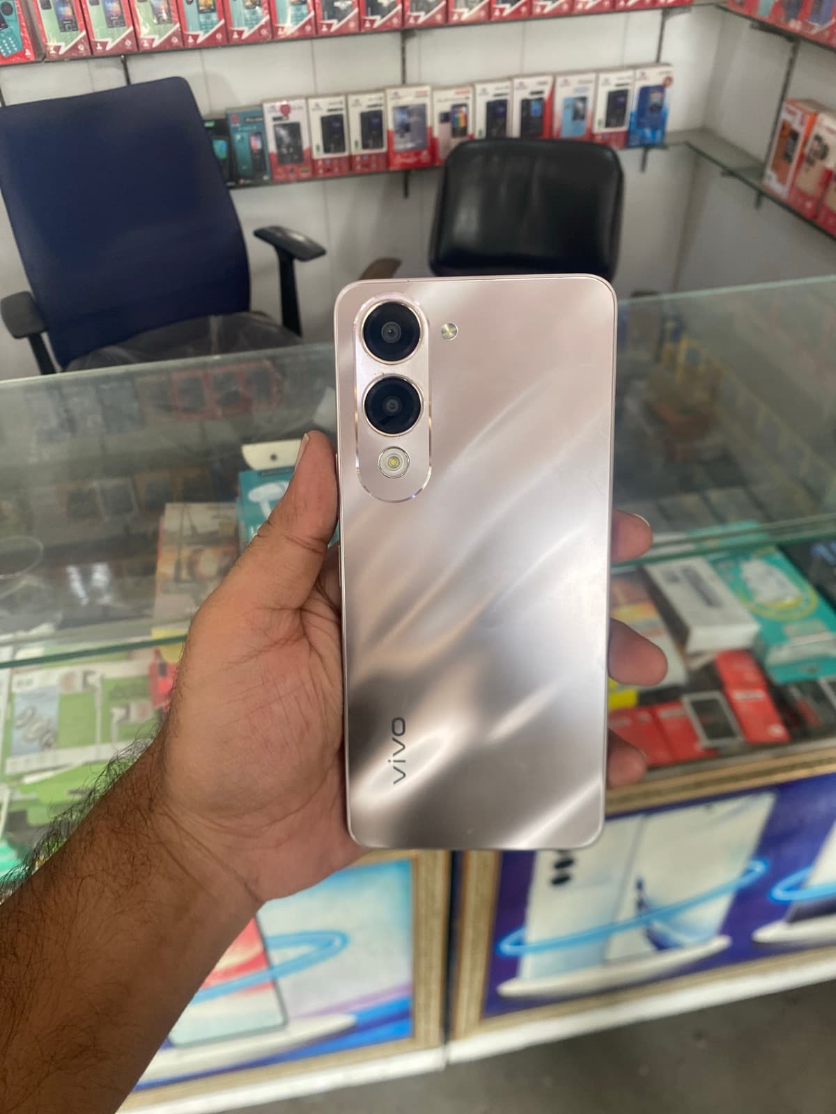 Vivo Y04 · 4GB / 128GB
