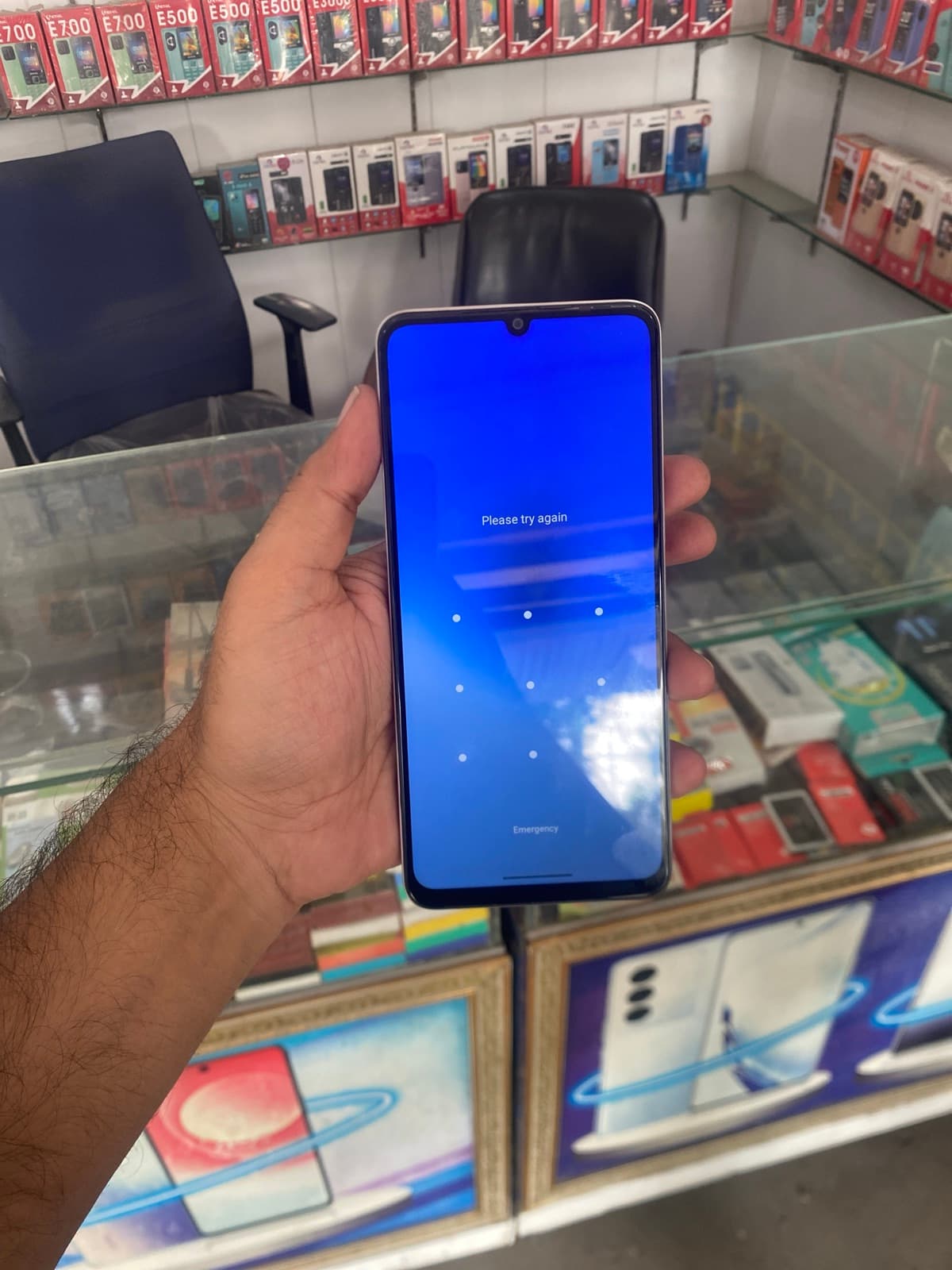Vivo Y04 4GB / 128GB in Titanium Gold — photo 2