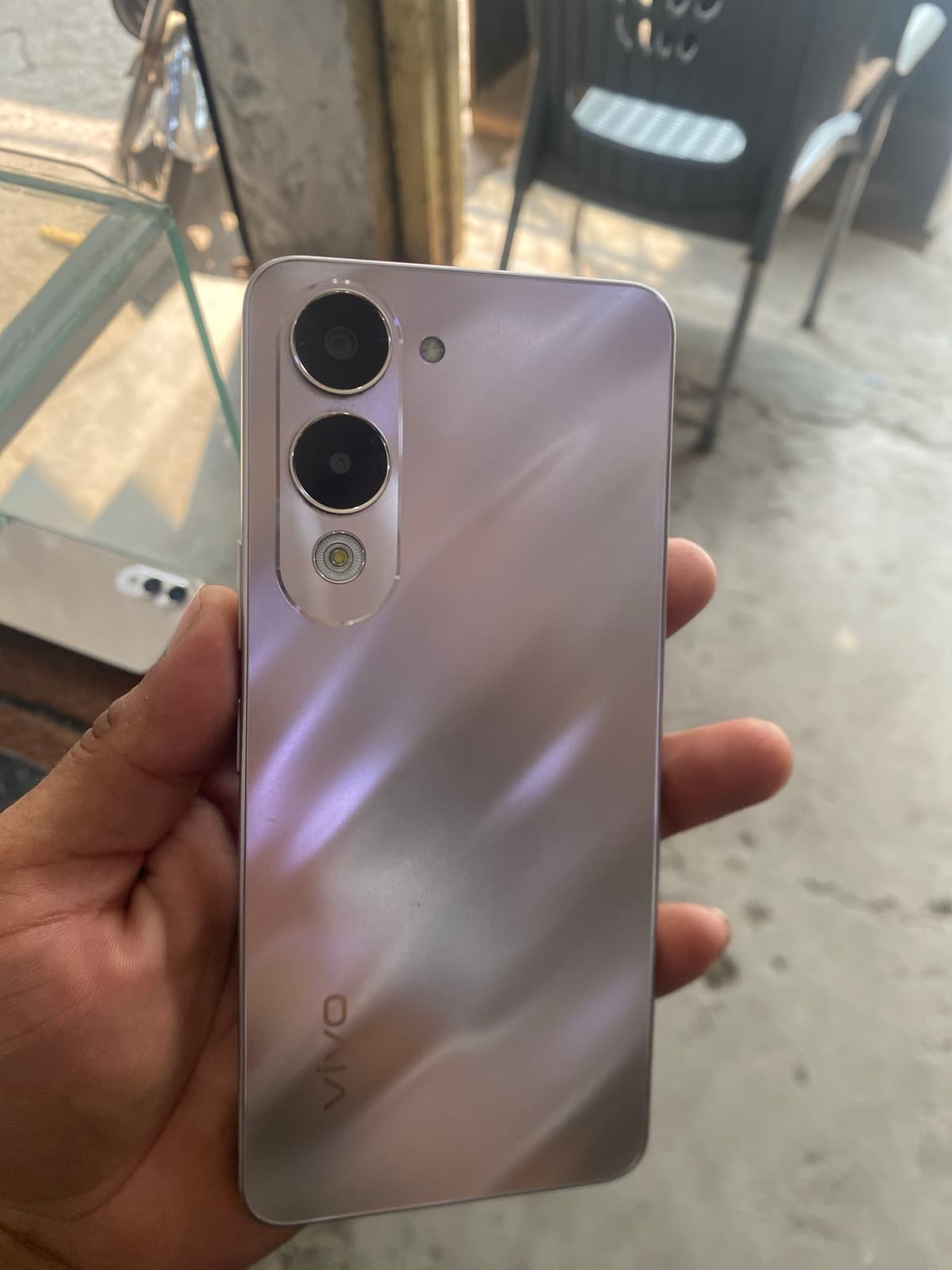 Vivo Y04 4GB / 64GB in Titanium Gold — photo 1