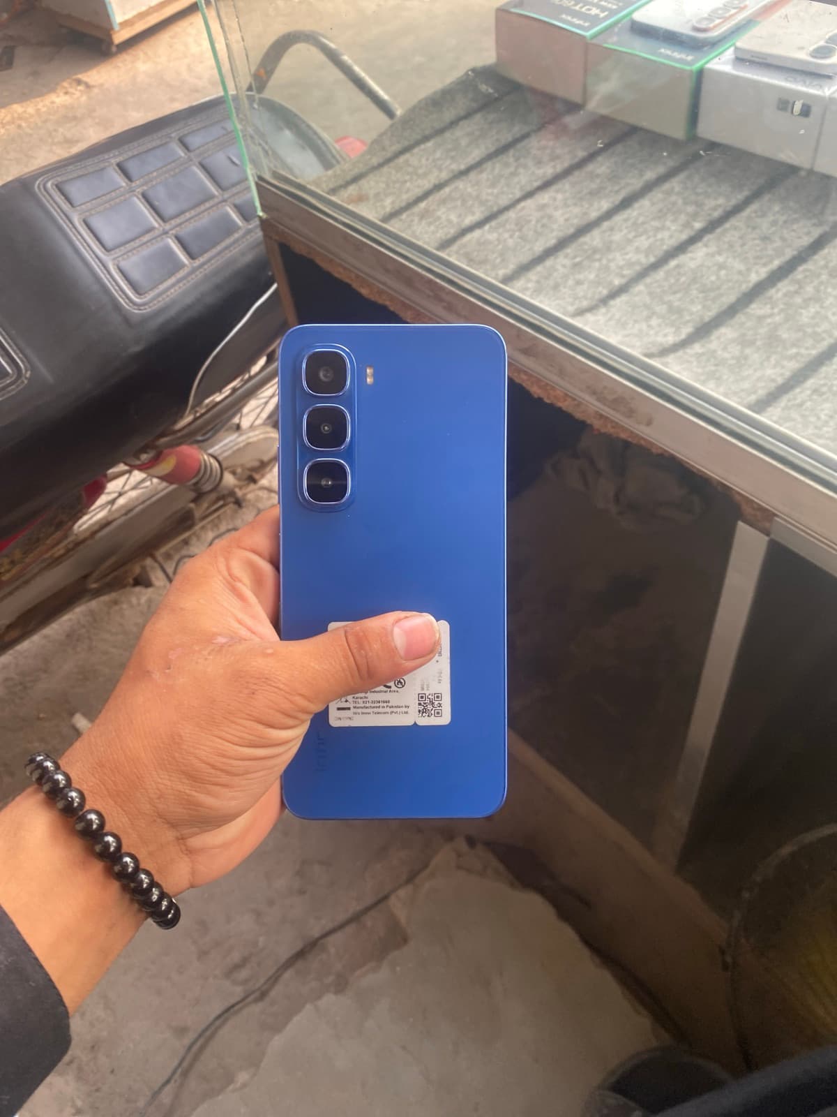 Infinix Hot 60i 6GB / 128GB in Shadow Blue — photo 5