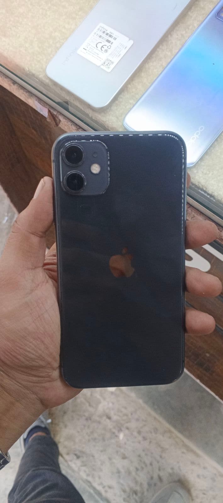 iPhone 11 · 128GB