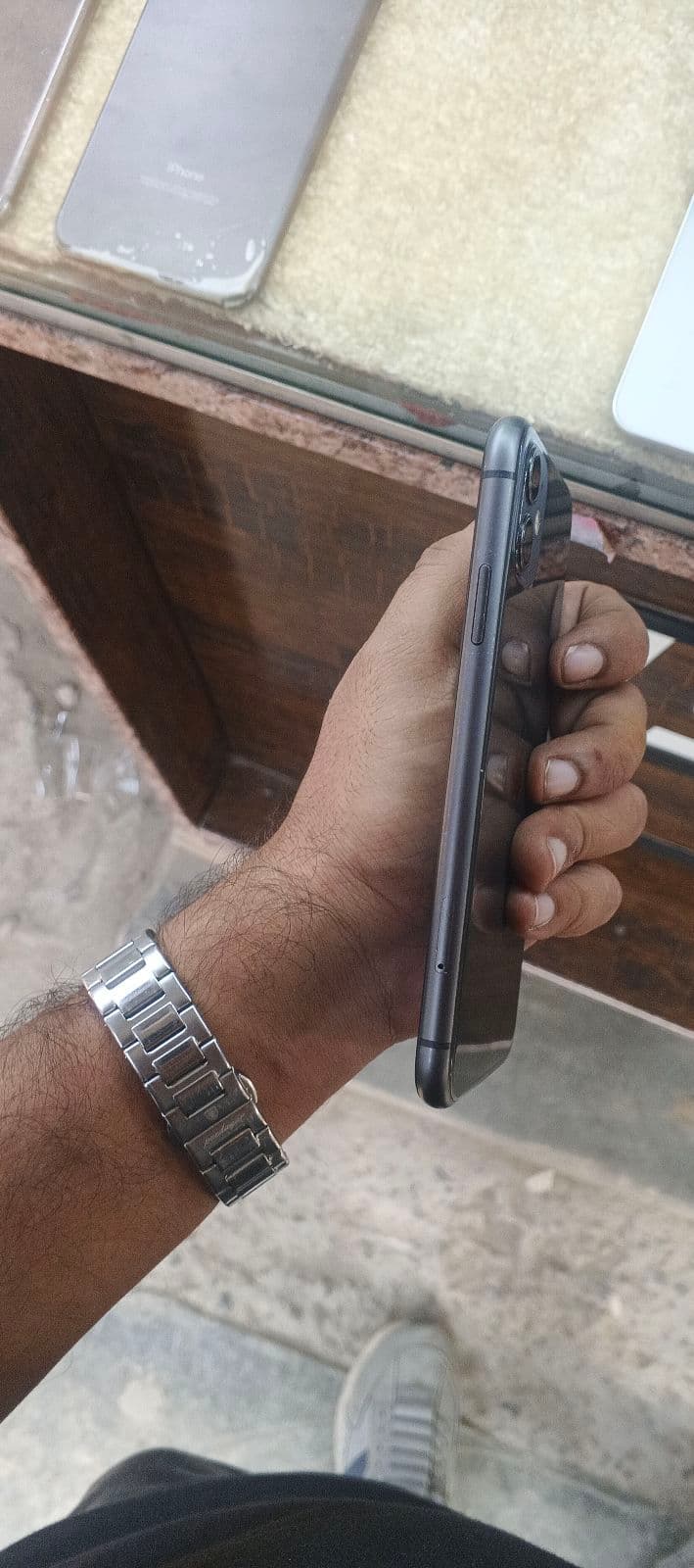 Apple iPhone 11 128GB in Black — photo 4