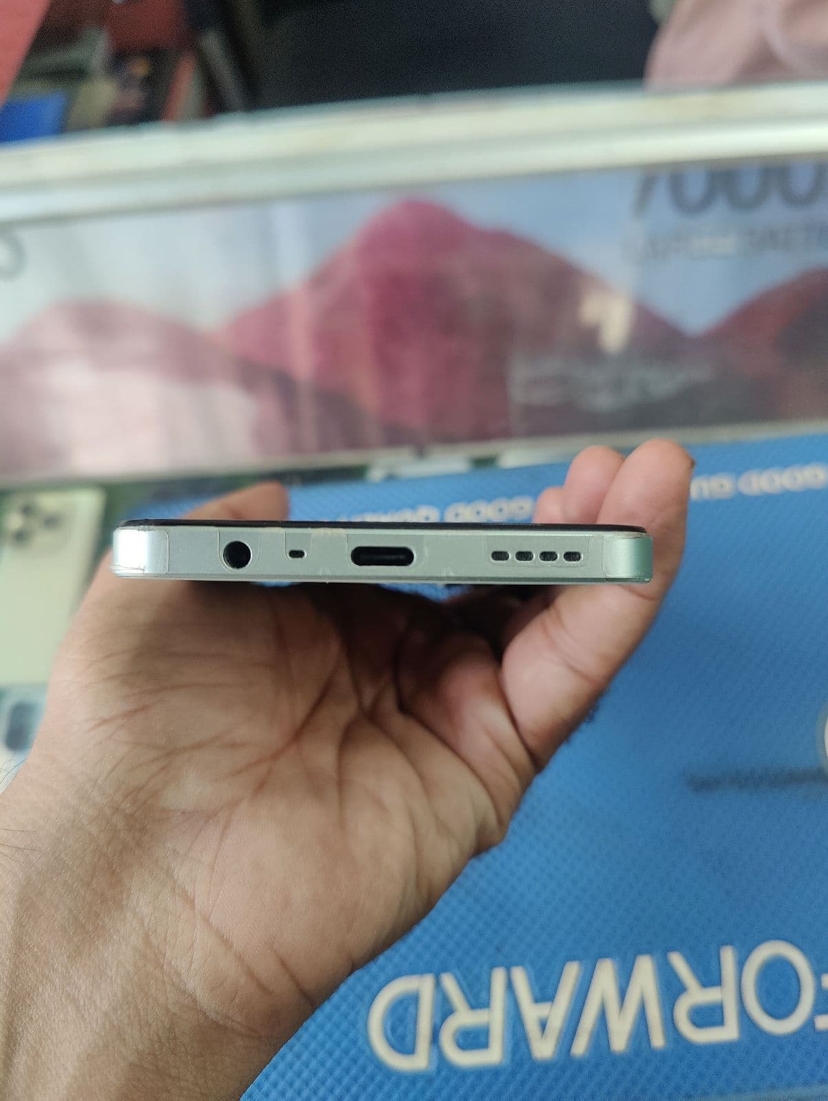 Realme Note 60x 4GB / 64GB in Wilderness Green — photo 4