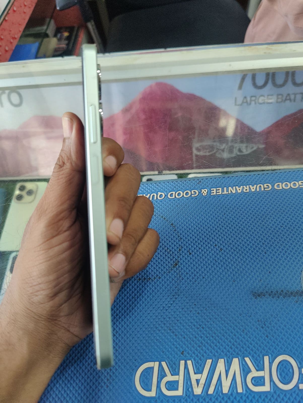 Realme Note 60x 4GB / 64GB in Wilderness Green — photo 5