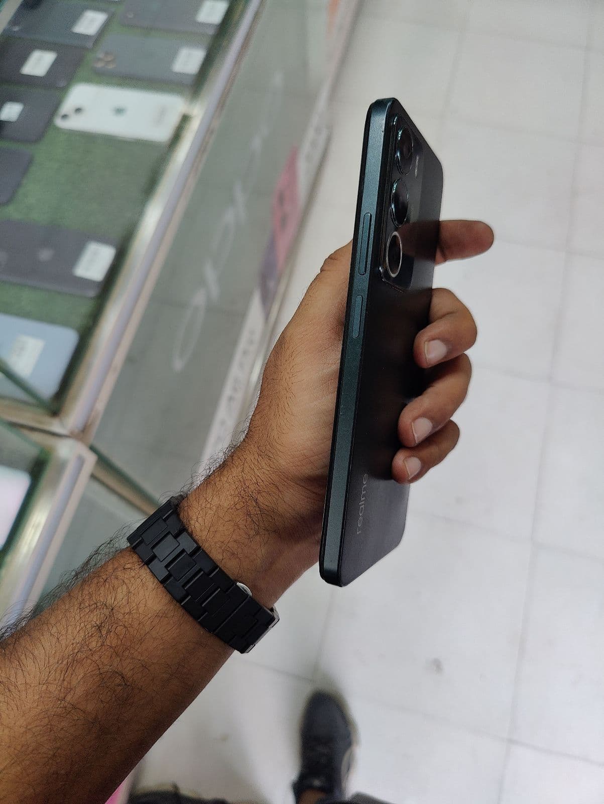 Realme C71 6GB / 128GB in Forest Owl — photo 3