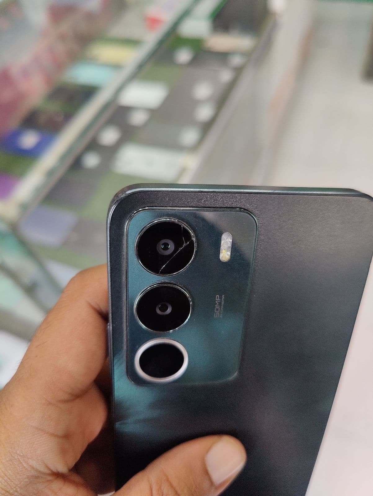 Realme C71 6GB / 128GB in Forest Owl — photo 5