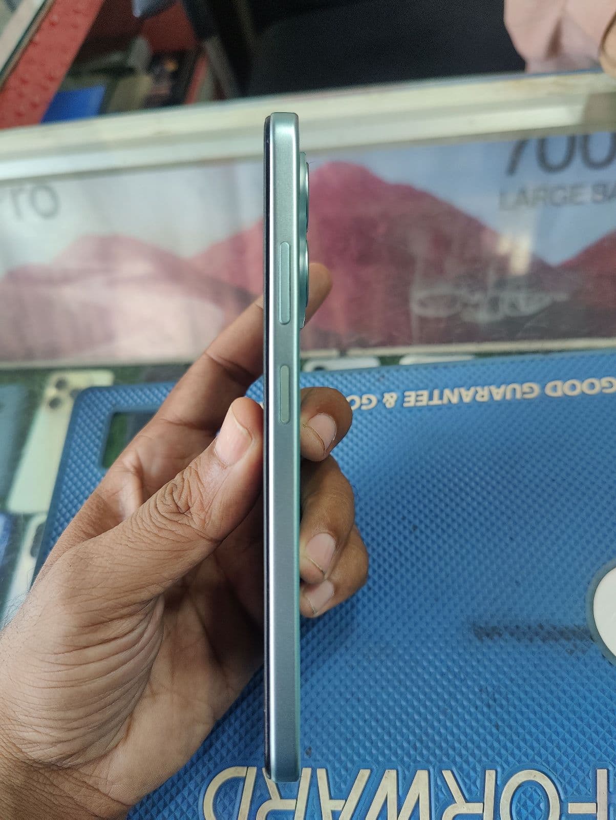 Infinix Smart 9 4GB / 128GB in Mint Green — photo 2