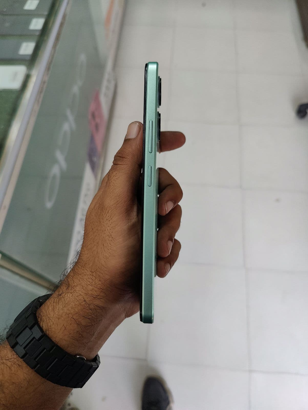 Vivo Y03t 4GB / 64GB in Gem Green — photo 3