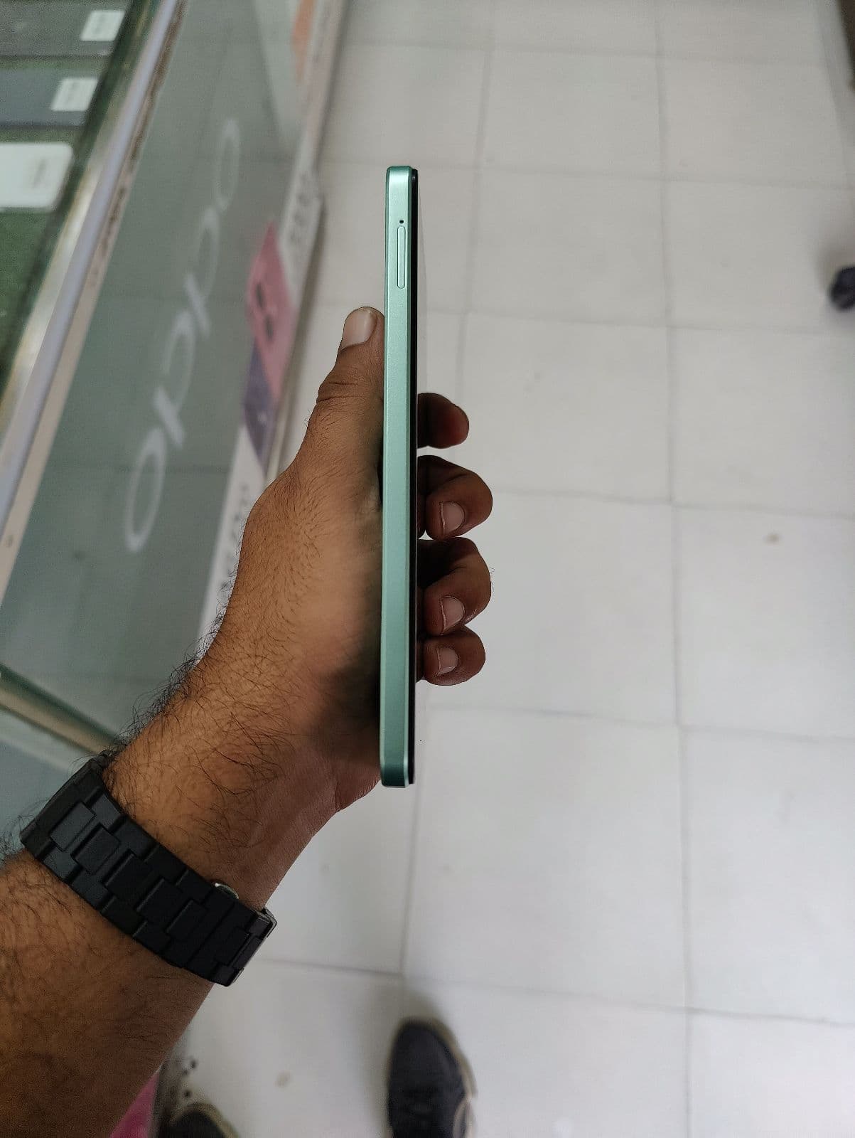 Vivo Y03t 4GB / 64GB in Gem Green — photo 4
