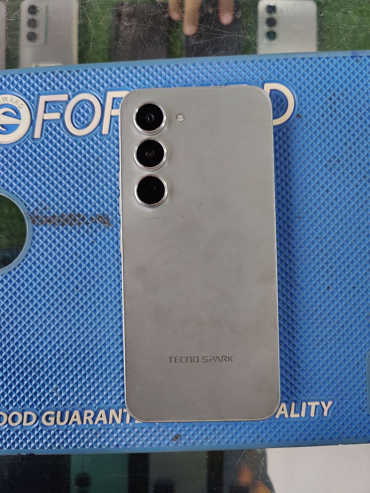 Tecno Spark 40 Pro · 8GB / 256GB