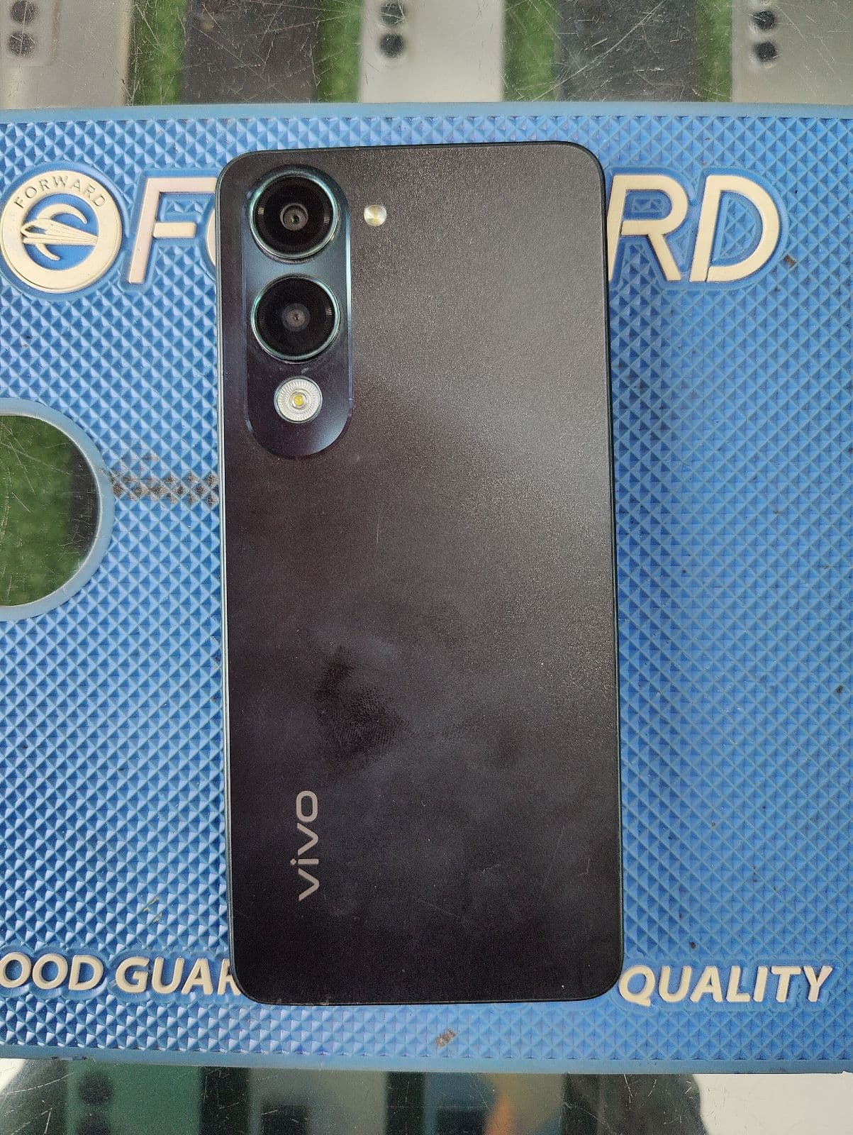 Vivo Y04 4GB / 128GB in Jade Green — photo 1