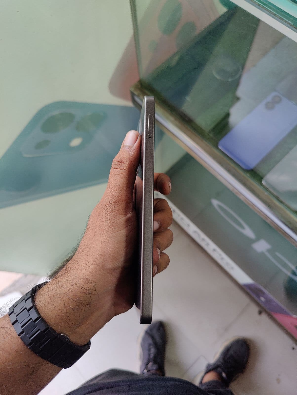 Oppo A5 Pro 8GB / 256GB in Mocha Brown — photo 4