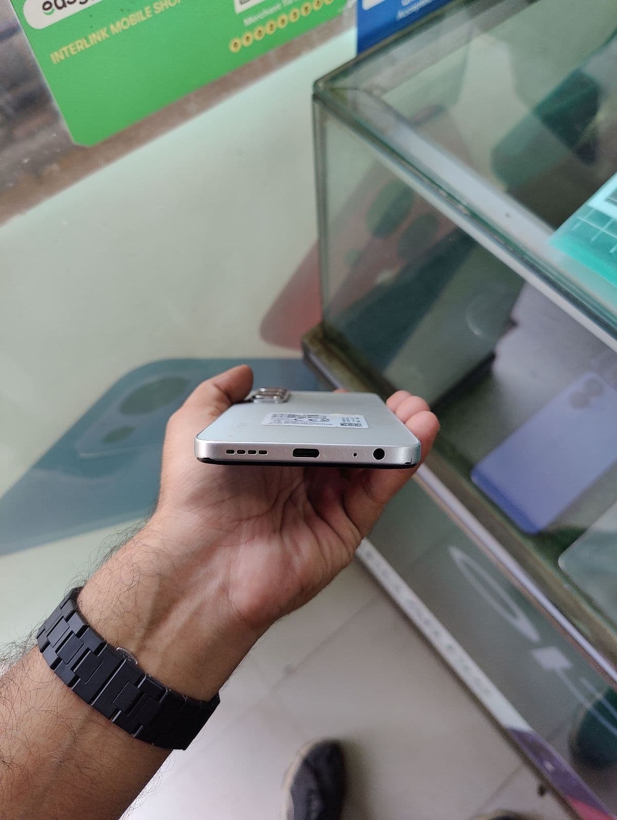Infinix Hot 60i 6GB / 128GB in Titanium Silver — photo 5