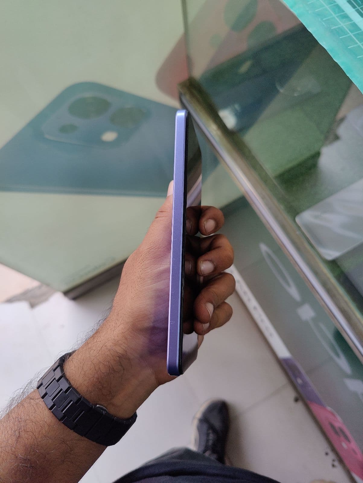 Vivo Y17s 6GB / 128GB in Glitter Purple — photo 4