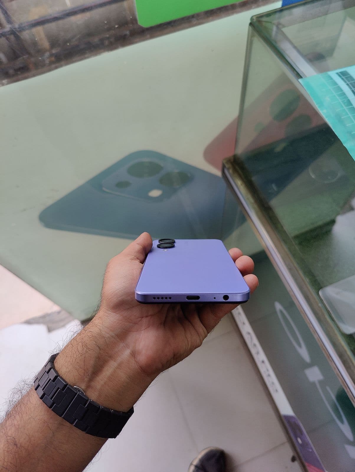 Vivo Y17s 6GB / 128GB in Glitter Purple — photo 5