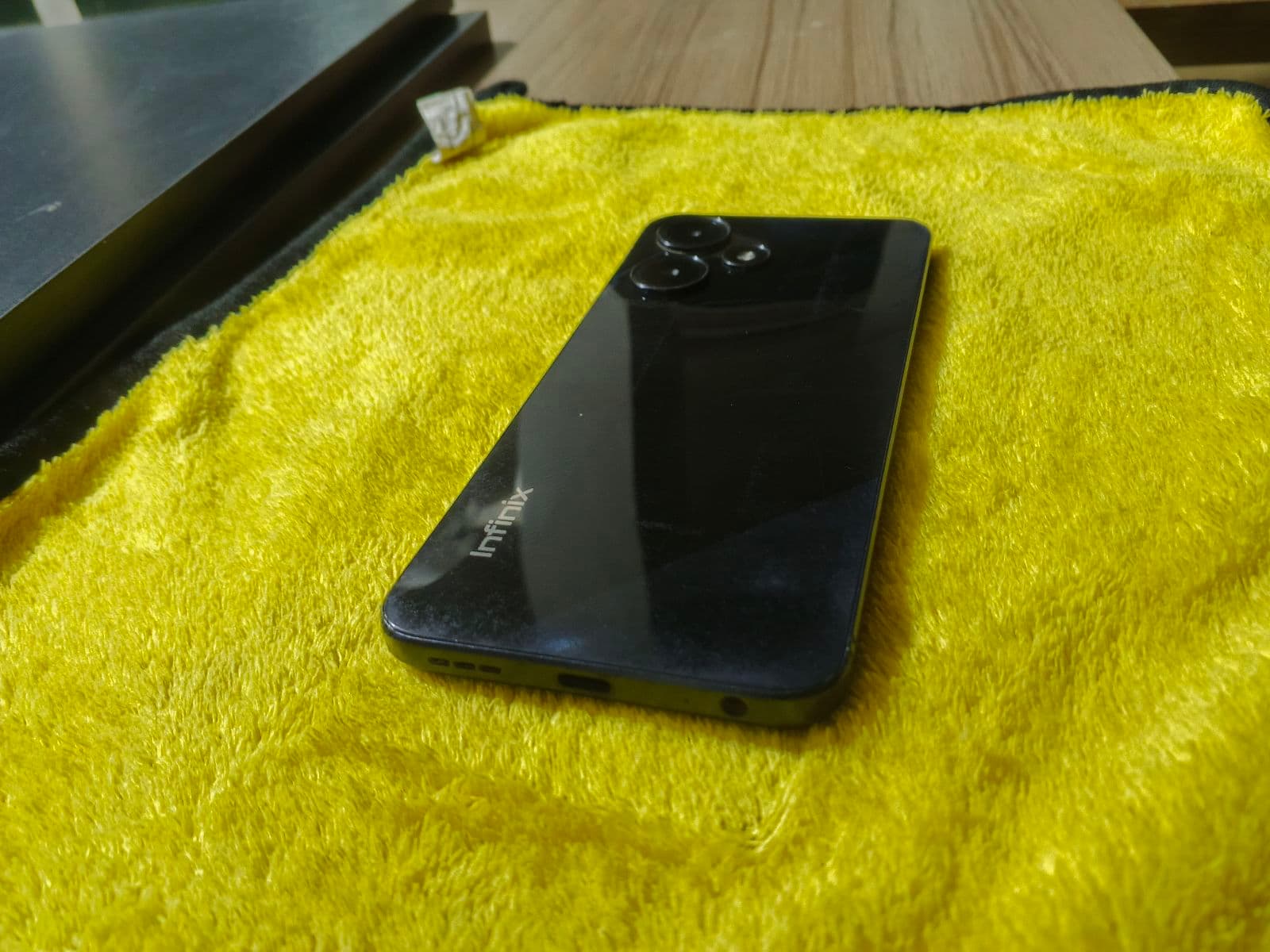 Infinix Hot 30 · 4GB / 64GB