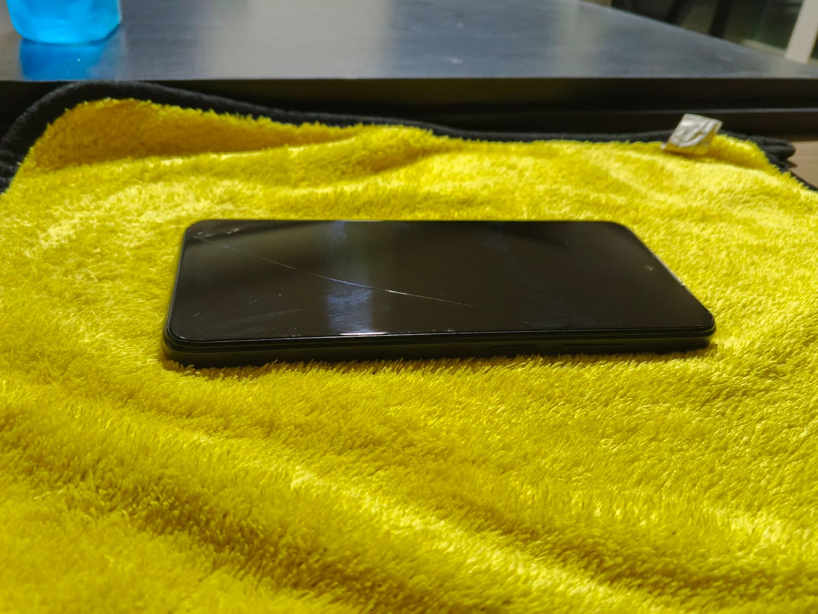 Infinix Hot 30 4GB / 64GB in Racing Black — photo 3