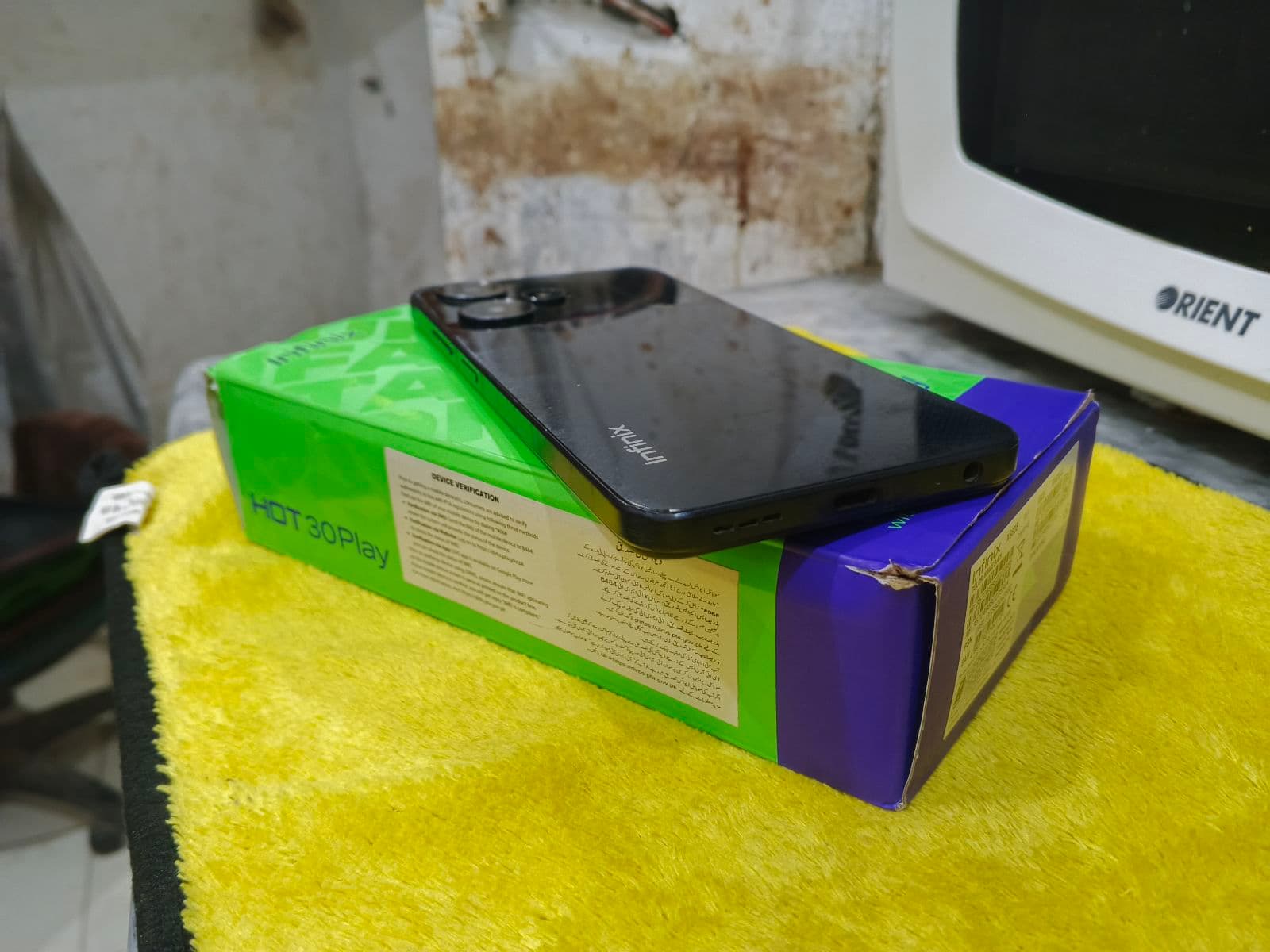 Infinix Hot 30 4GB / 64GB in Racing Black — photo 4