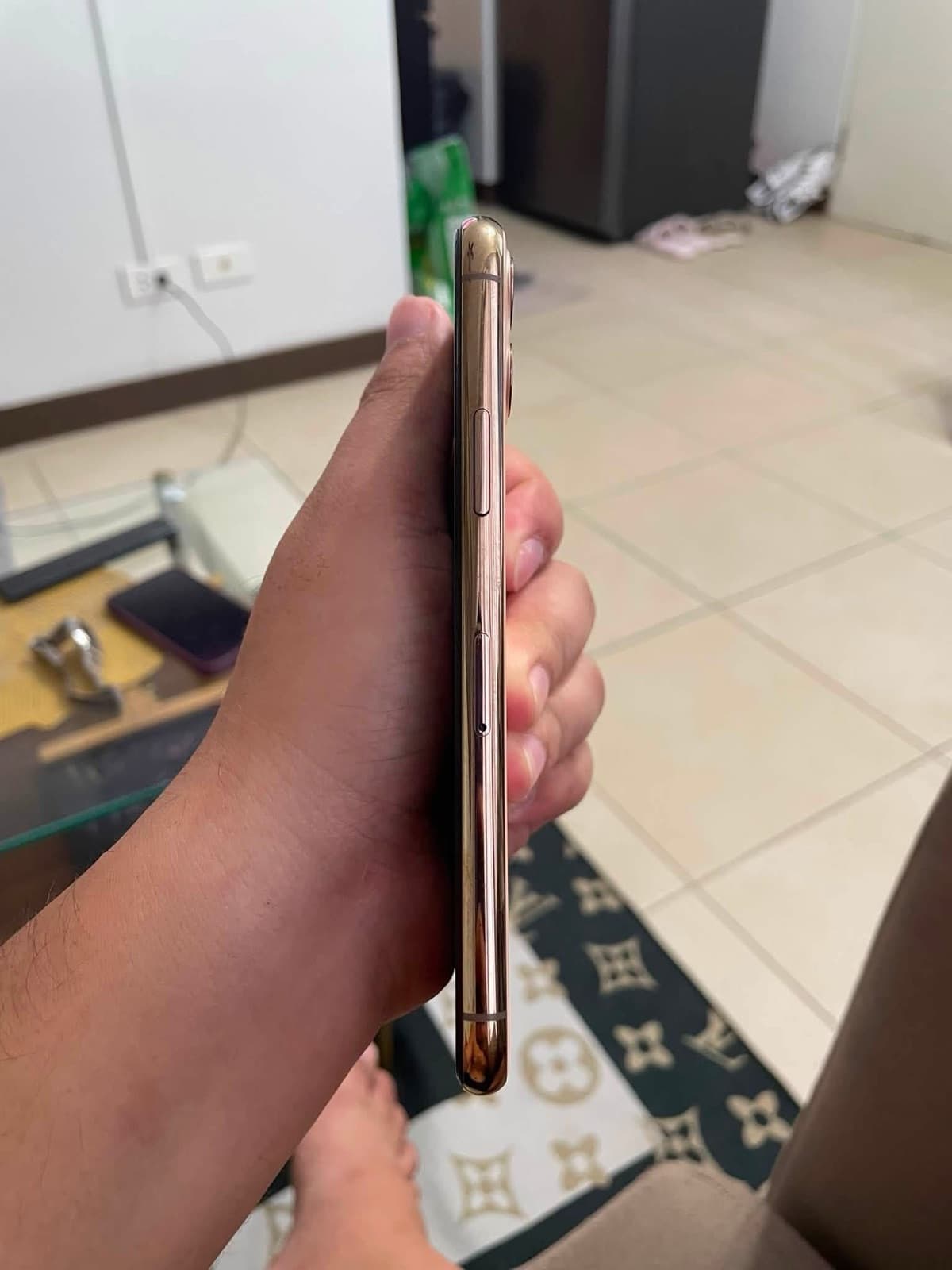Apple iPhone 11 Pro 256GB in Gold — photo 4