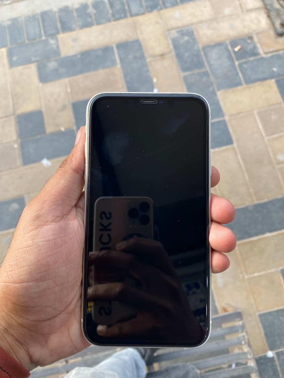 Apple iPhone 11 64GB in White — photo 2