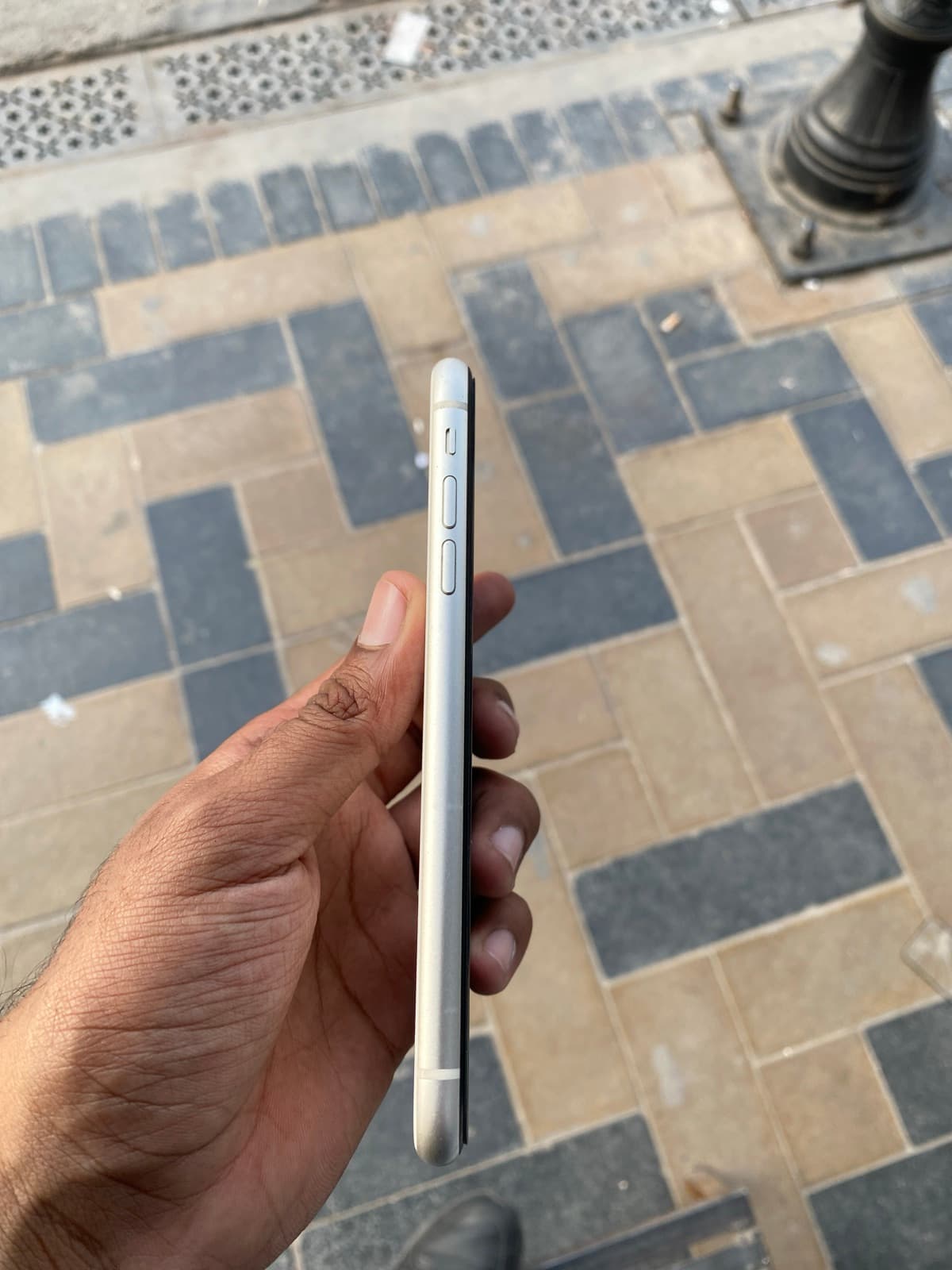 Apple iPhone 11 64GB in White — photo 4