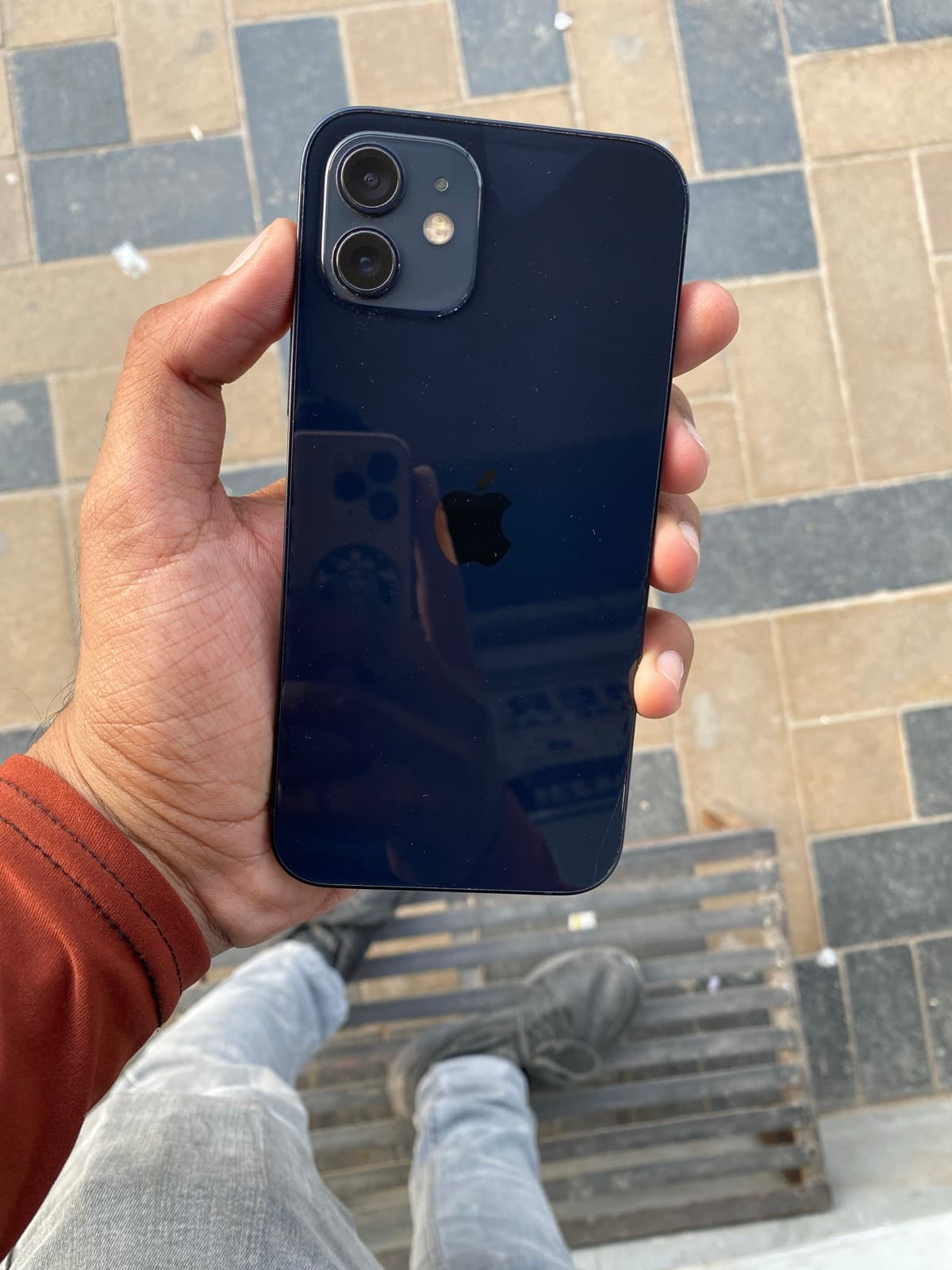 iPhone 12 · 64GB